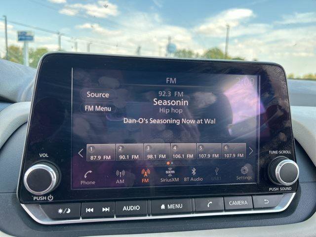 Used 2023 Nissan Rogue SV image 18