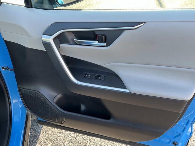 Used 2020 Toyota RAV4 XLE Premium image 22