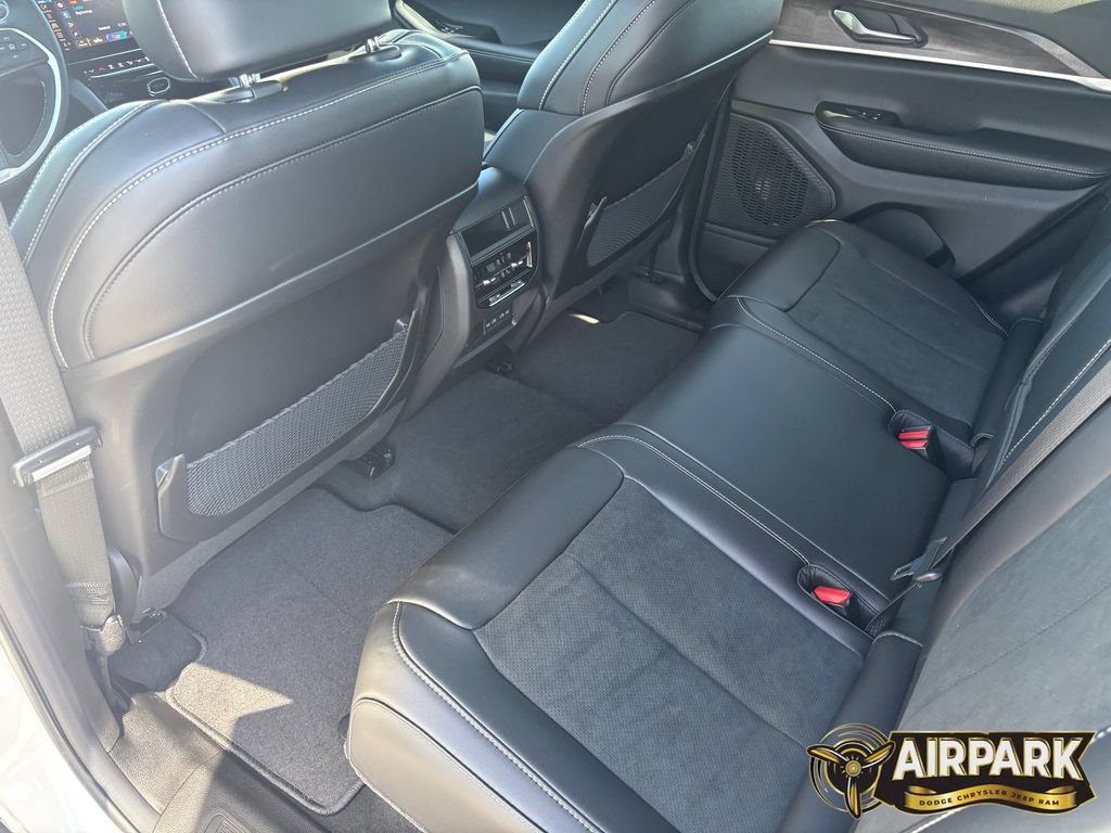 New 2026 Jeep Grand Cherokee Altitude AWD/4WD image 13