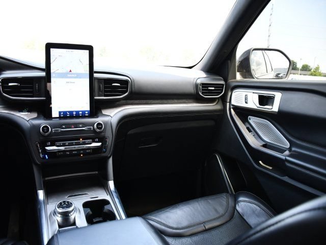 Used 2020 Ford Explorer Platinum w/ Premium Technology Package AWD/4WD image 23
