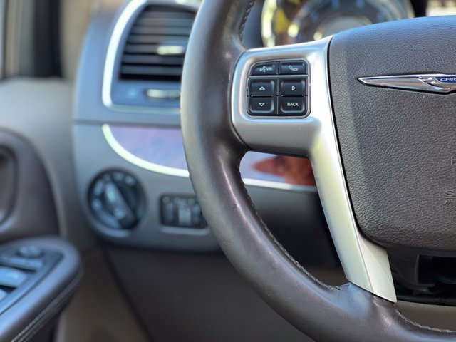 Used 2015 Chrysler Town & Country Touring-L w/ Driver Convenience Group FWD image 32