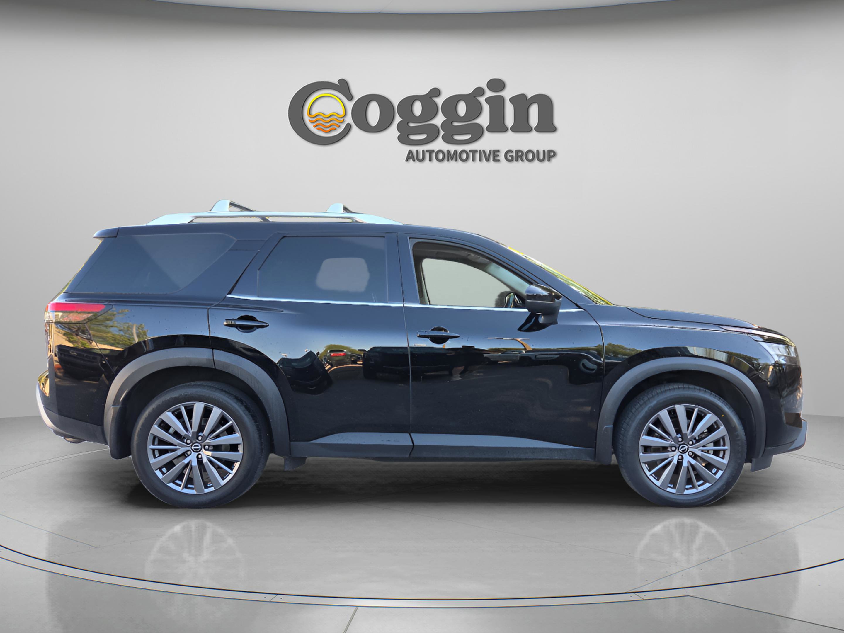 Used 2023 Nissan Pathfinder SL w/ SL Premium Package FWD image 6