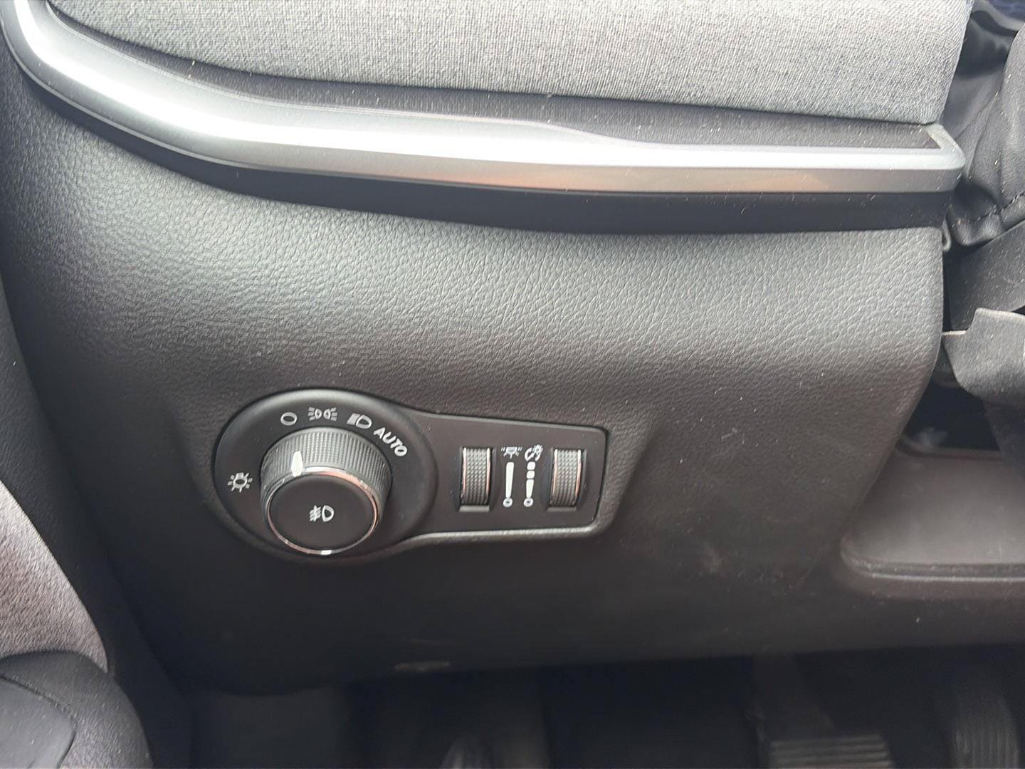 Used 2023 Jeep Compass Latitude AWD/4WD image 15