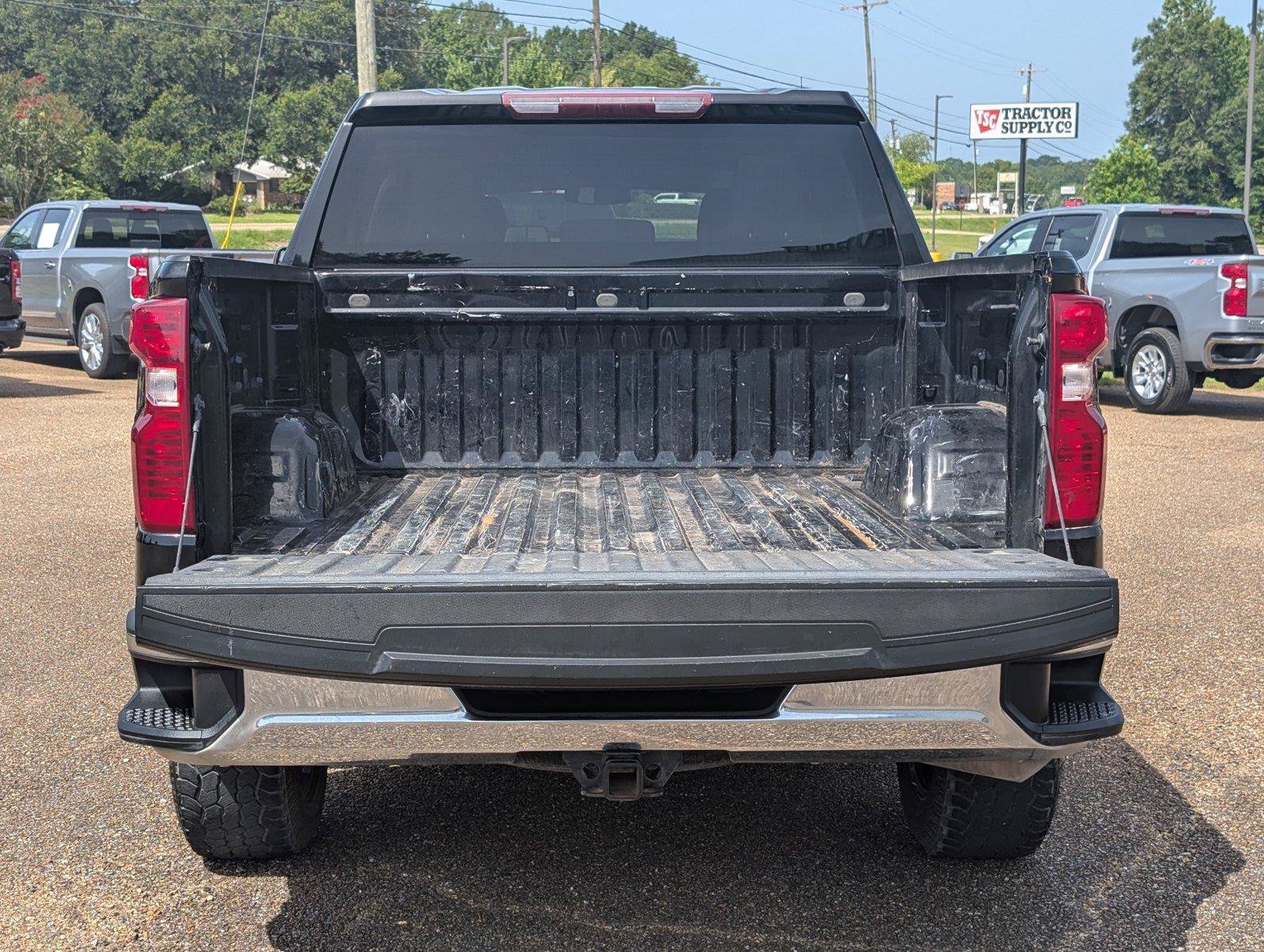 Used 2022 Chevrolet Silverado 1500 LT RWD image 6