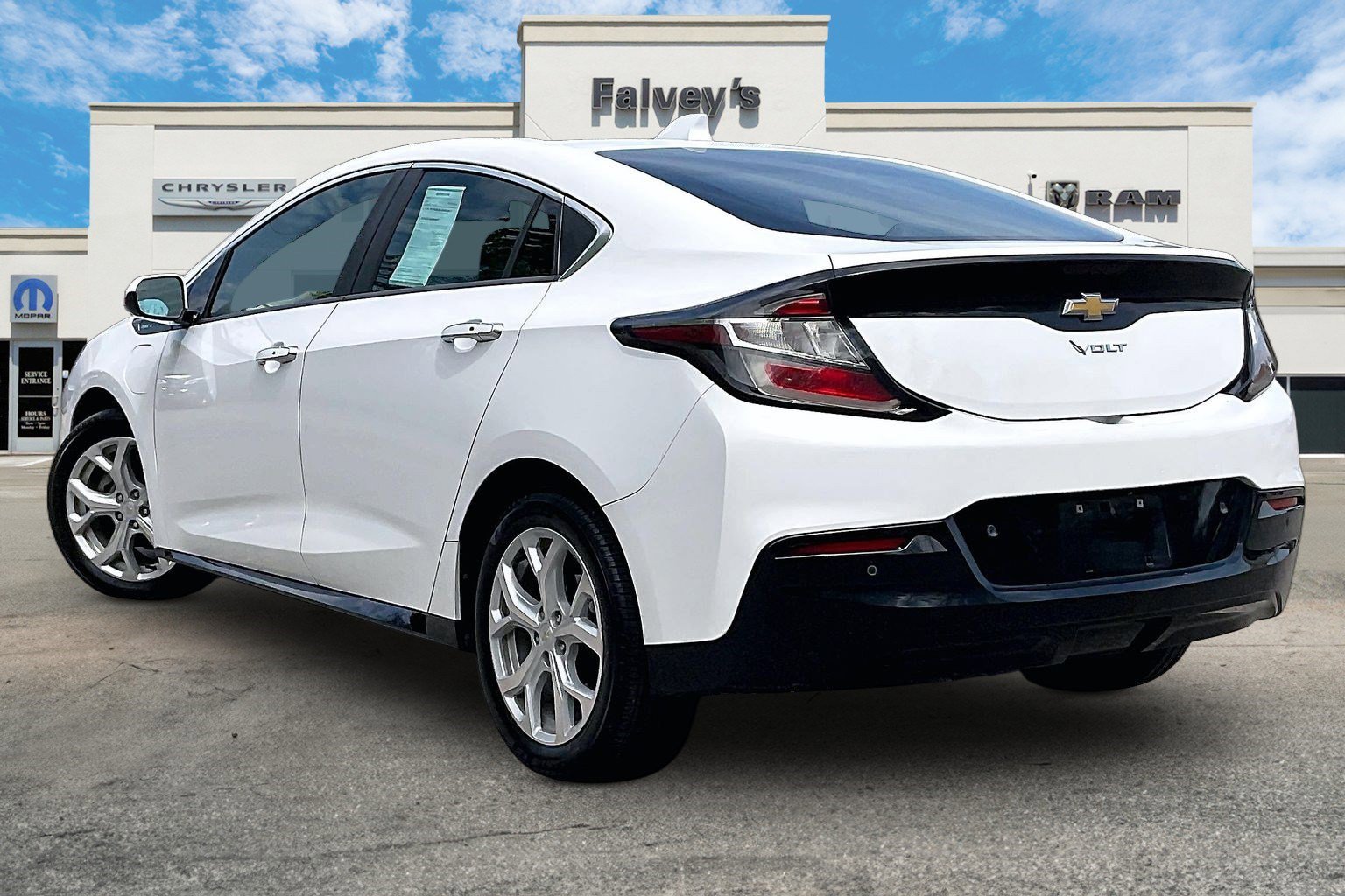 Used 2018 Chevrolet Volt Premier w/ Driver Confidence Package FWD image 12