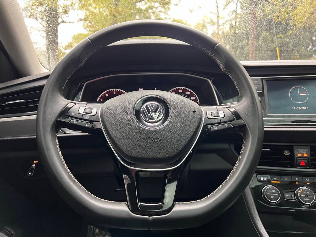 Used 2021 Volkswagen Jetta R-Line image 14