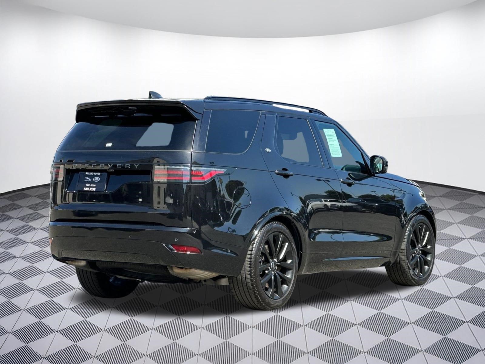 Used 2024 Land Rover Discovery Dynamic SE AWD/4WD image 9