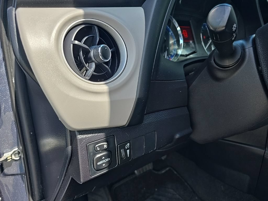 Used 2017 Toyota Corolla LE w/ Carpet Mat Package (TMS) FWD image 25