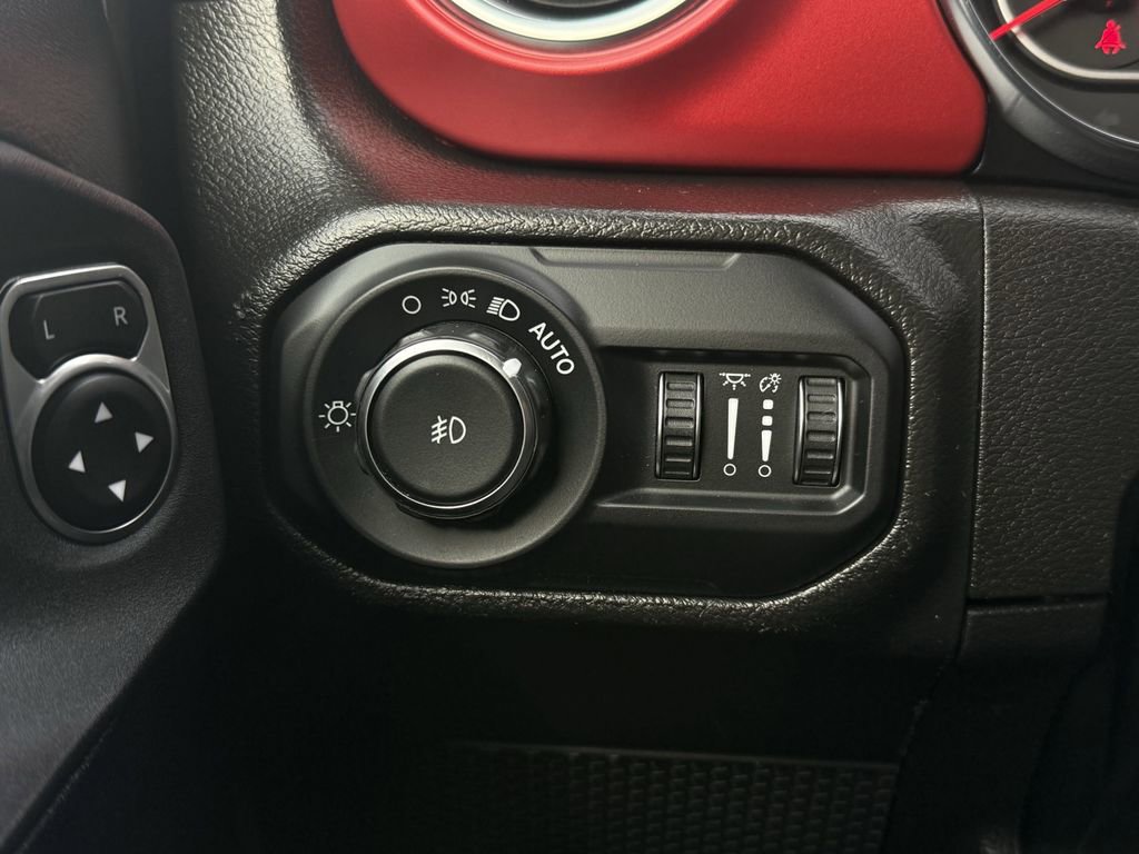 Used 2022 Jeep Wrangler Rubicon image 14