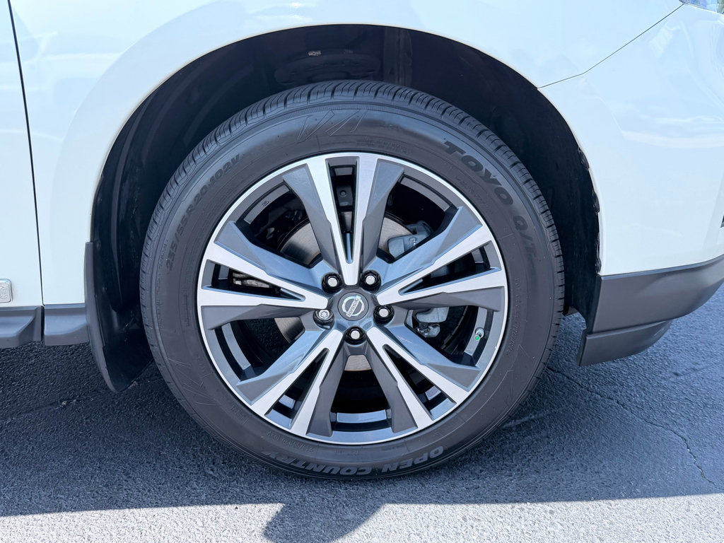 Used 2018 Nissan Pathfinder Platinum FWD image 40