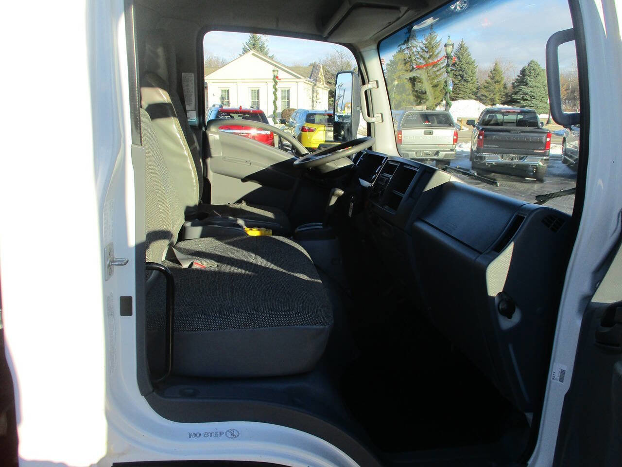 Used 2019 Isuzu NPR image 14