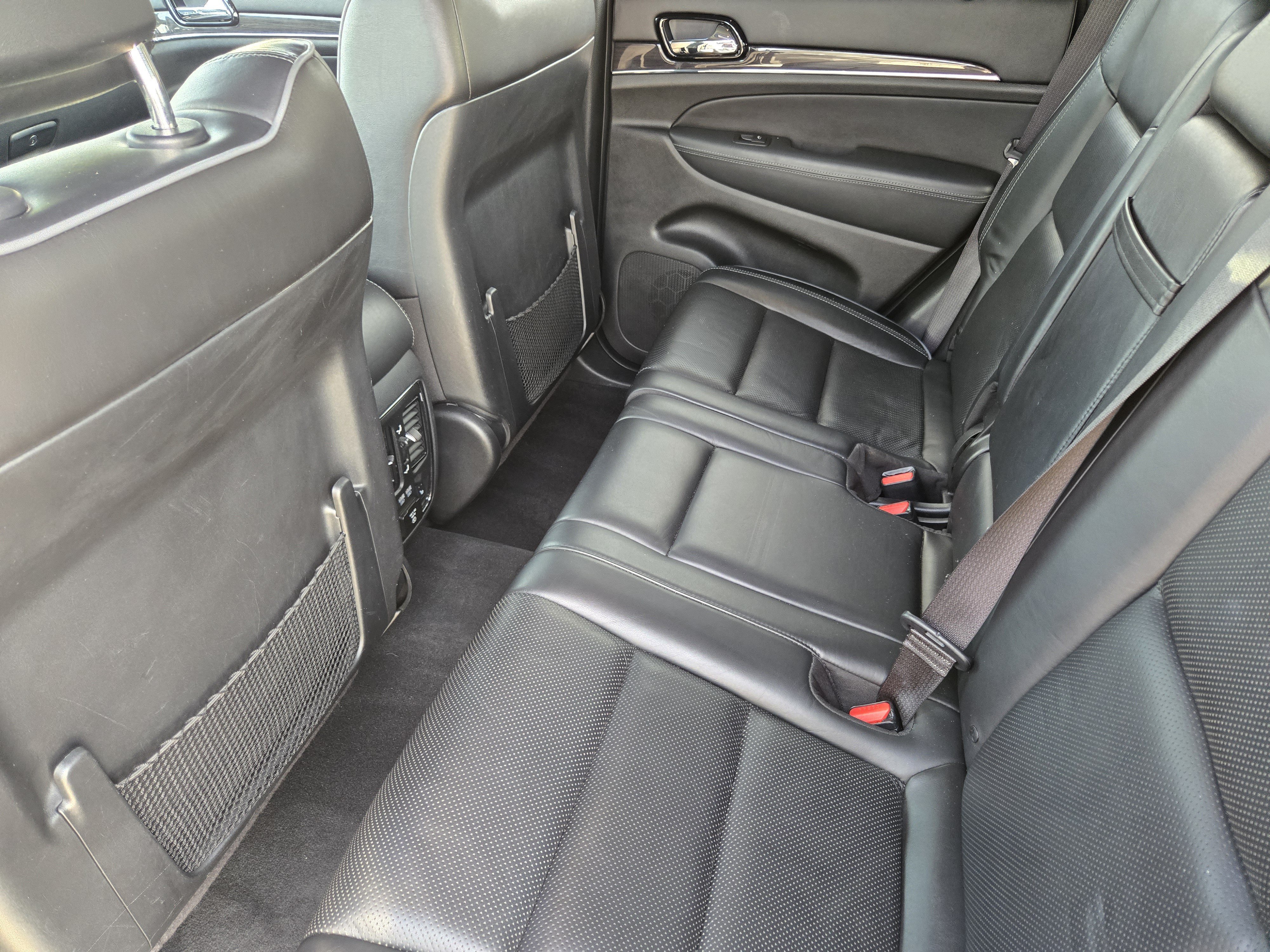 Used 2020 Jeep Grand Cherokee Overland RWD image 26