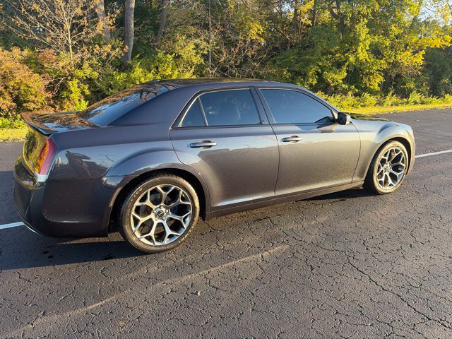 Used 2016 Chrysler 300 S w/ Luxury Group RWD image 10