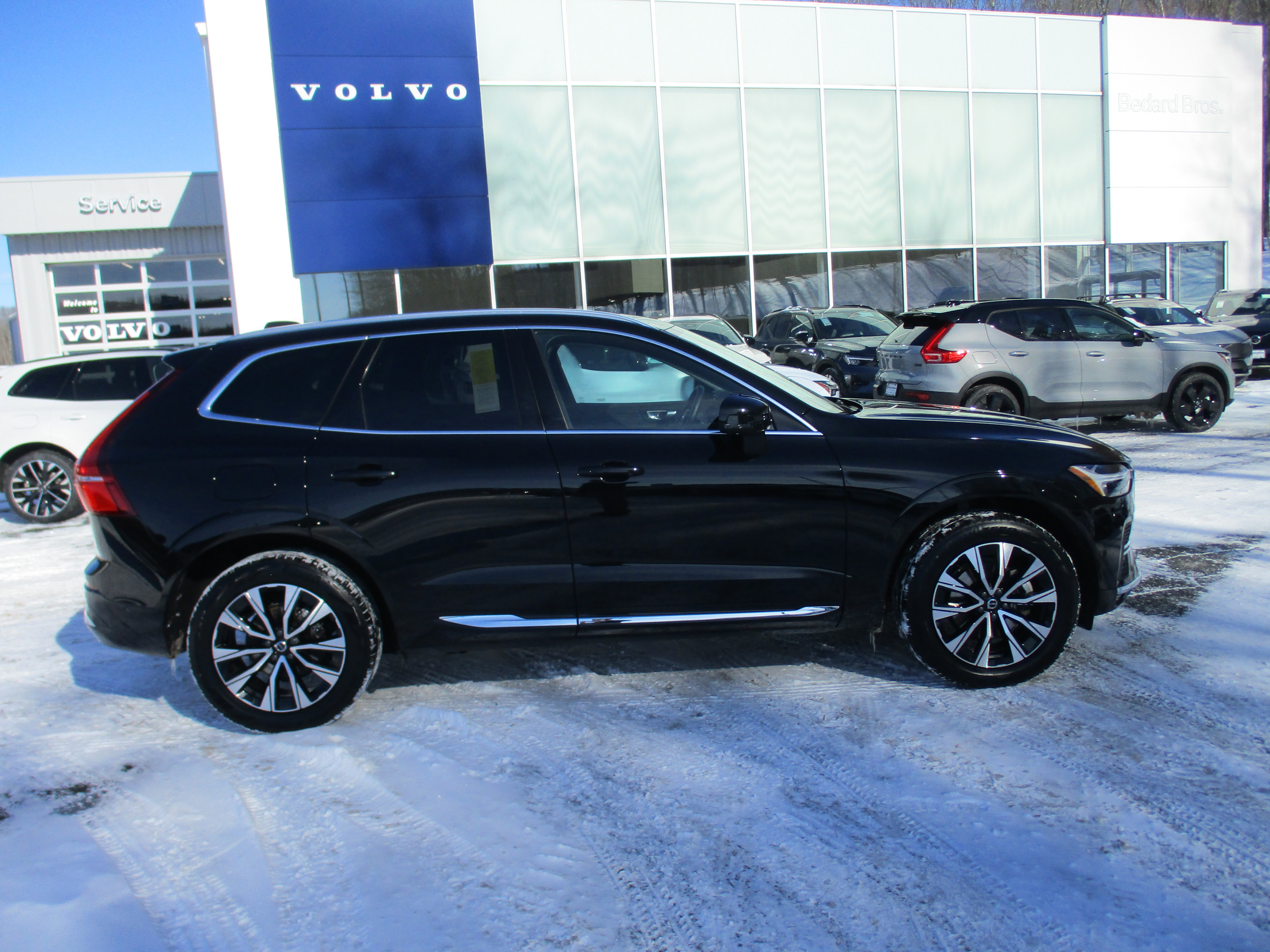 Certified 2023 Volvo XC60 B5 Plus image 4