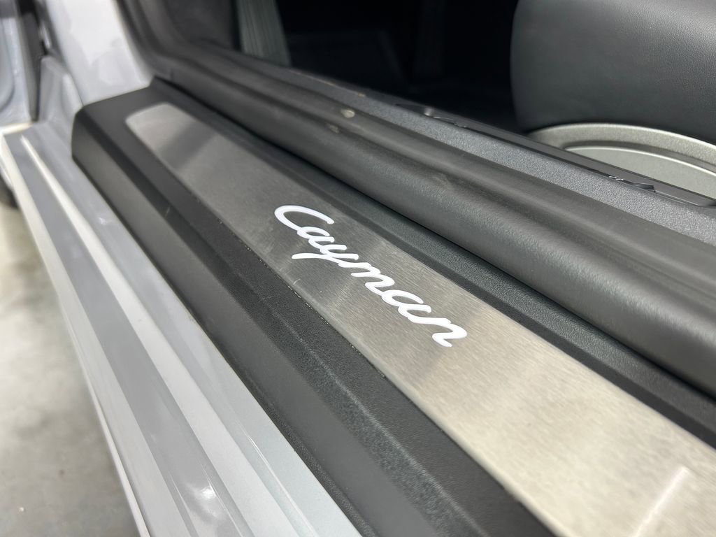 Used 2024 Porsche 718 Cayman RWD image 15