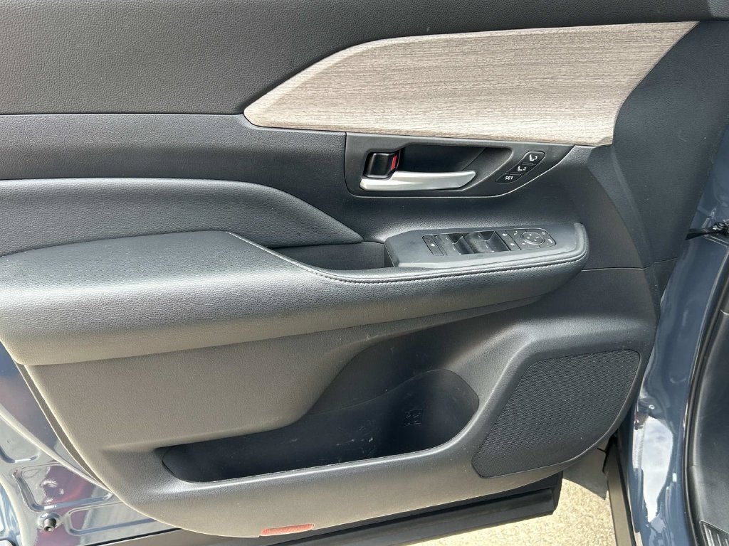 Used 2025 Toyota Grand Highlander AWD image 13