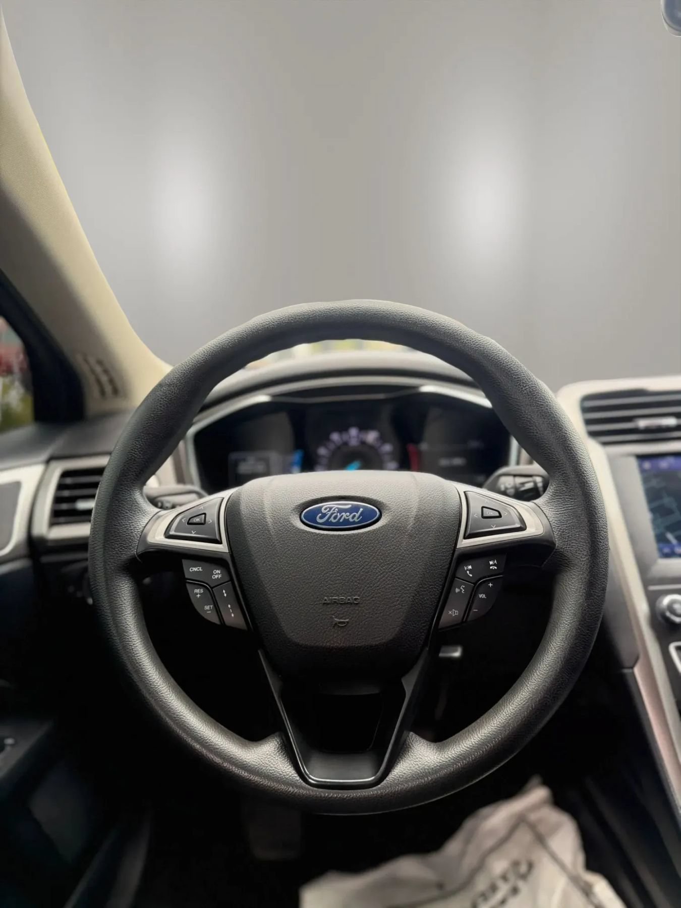 Used 2020 Ford Fusion SE FWD image 14