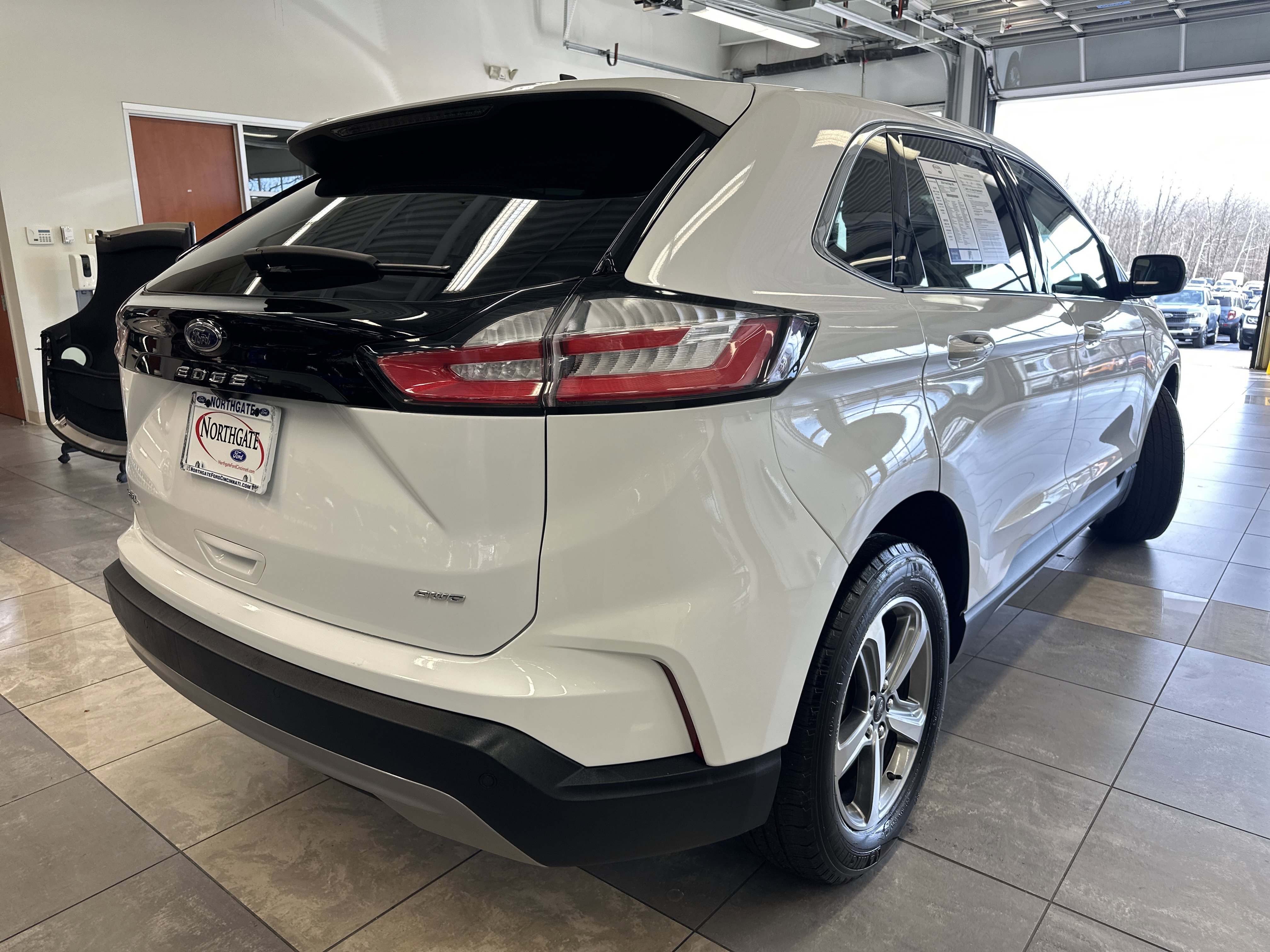 Used 2024 Ford Edge SEL w/ Convenience Package image 13