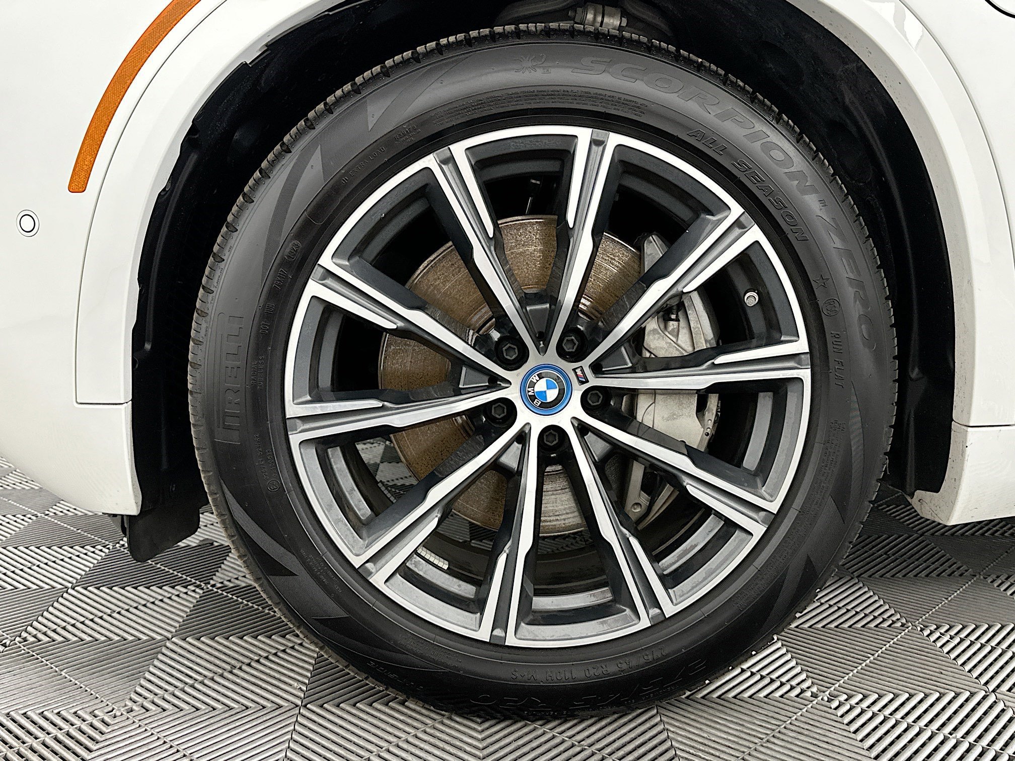 Used 2024 BMW X5 xDrive50e w/ Executive Package image 36