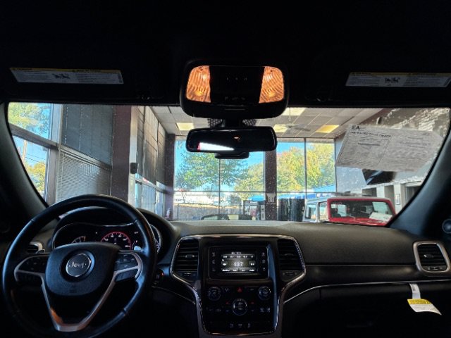 Used 2015 Jeep Grand Cherokee Limited RWD image 28