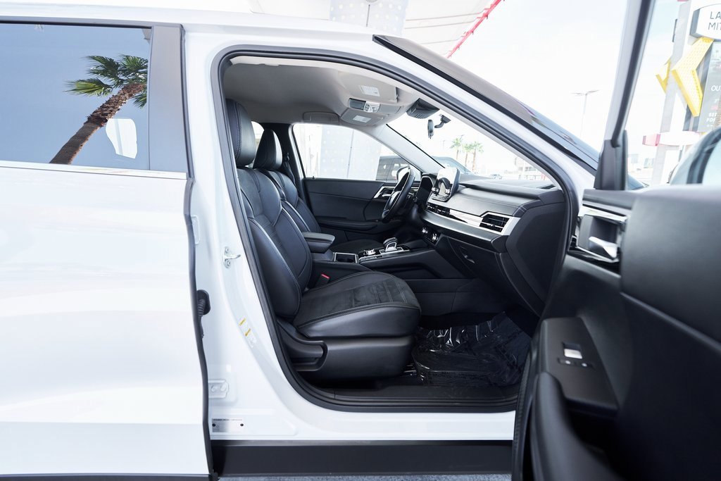 Used 2024 Mitsubishi Outlander SE image 12