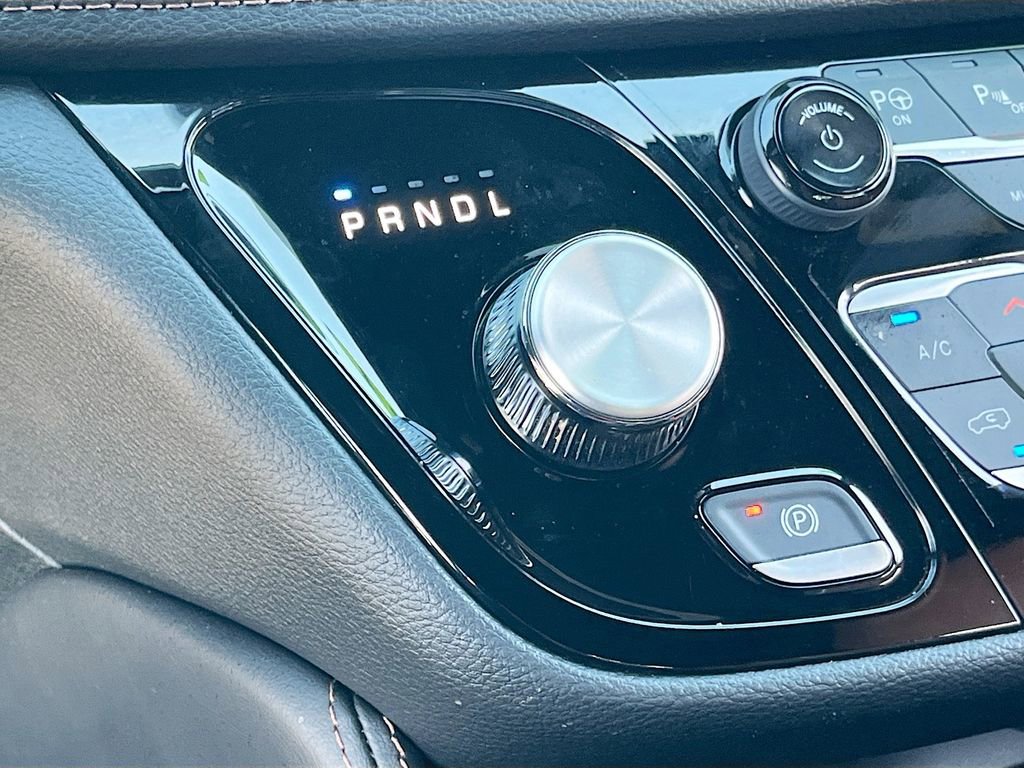 Certified 2024 Chrysler Pacifica Pinnacle FWD image 17