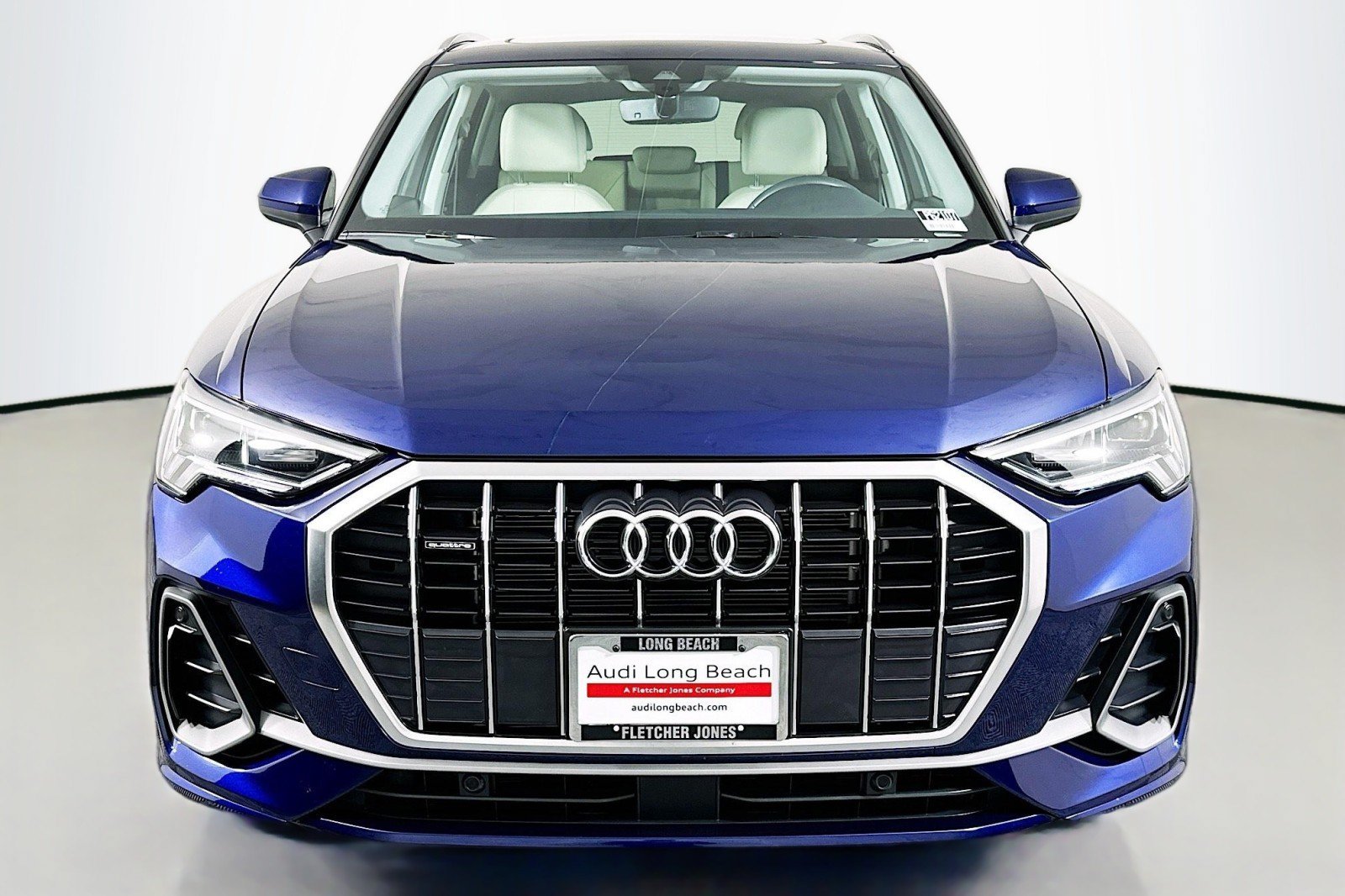 Used 2024 Audi Q3 2.0T Premium w/ Convenience Package AWD/4WD image 2