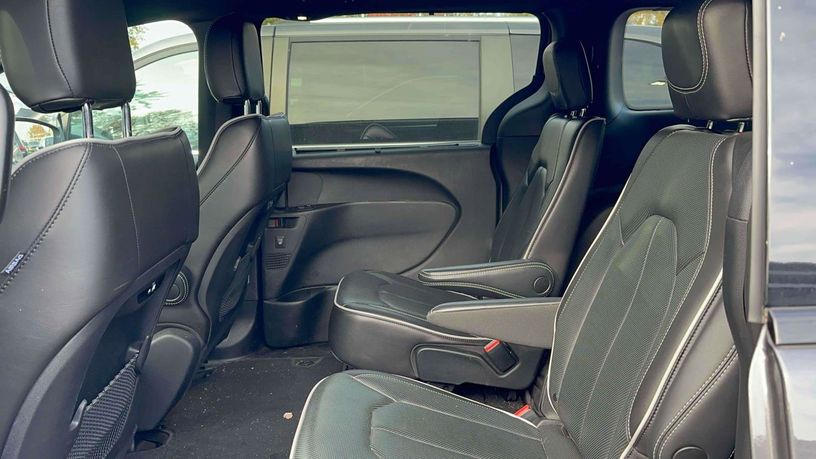 Used 2022 Chrysler Pacifica Limited w/ S Appearance Package image 10