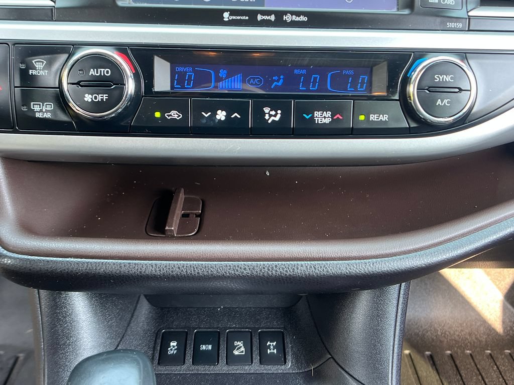 Used 2016 Toyota Highlander XLE AWD/4WD image 17