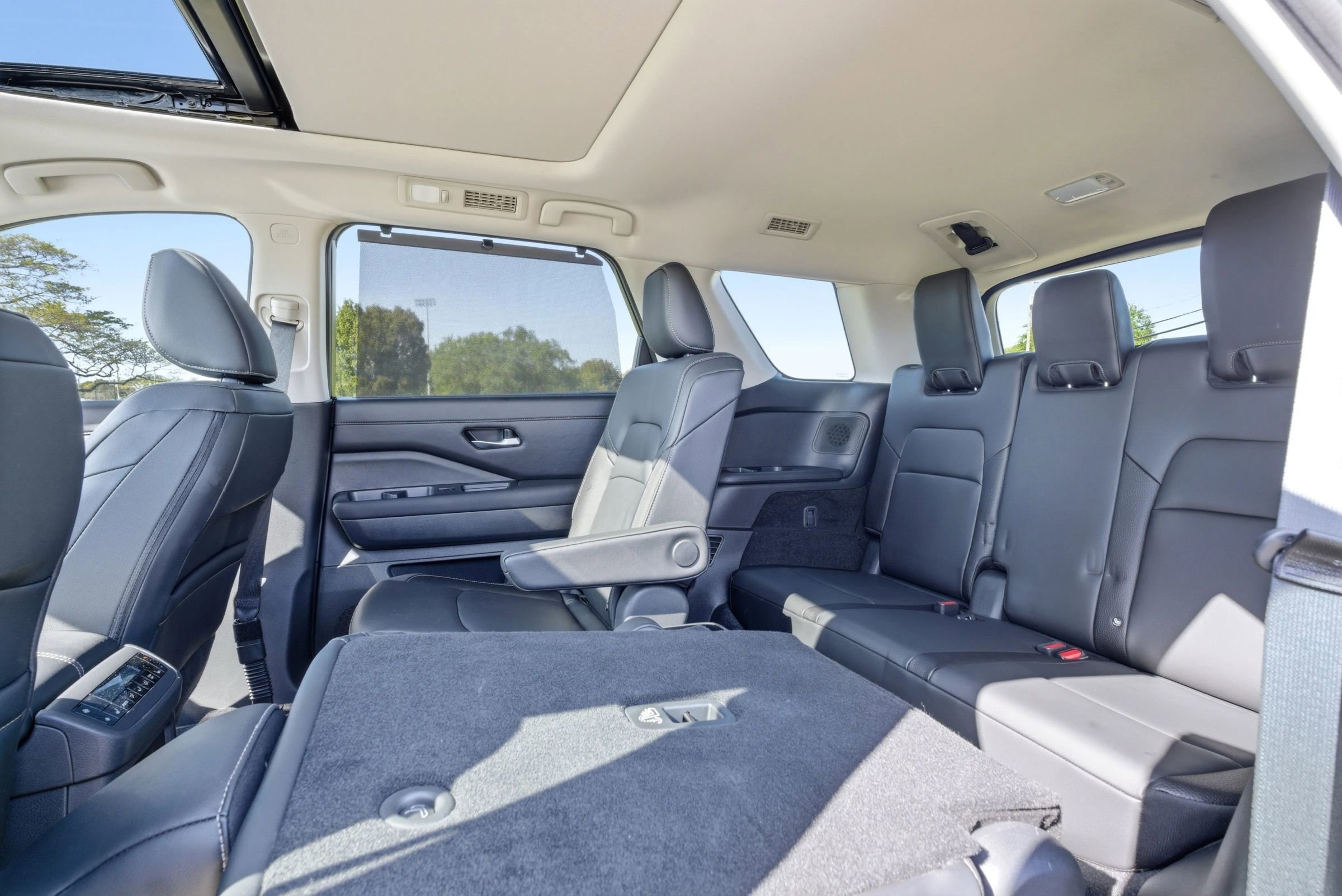 Used 2025 Nissan Pathfinder SL w/ SL Premium Package image 23