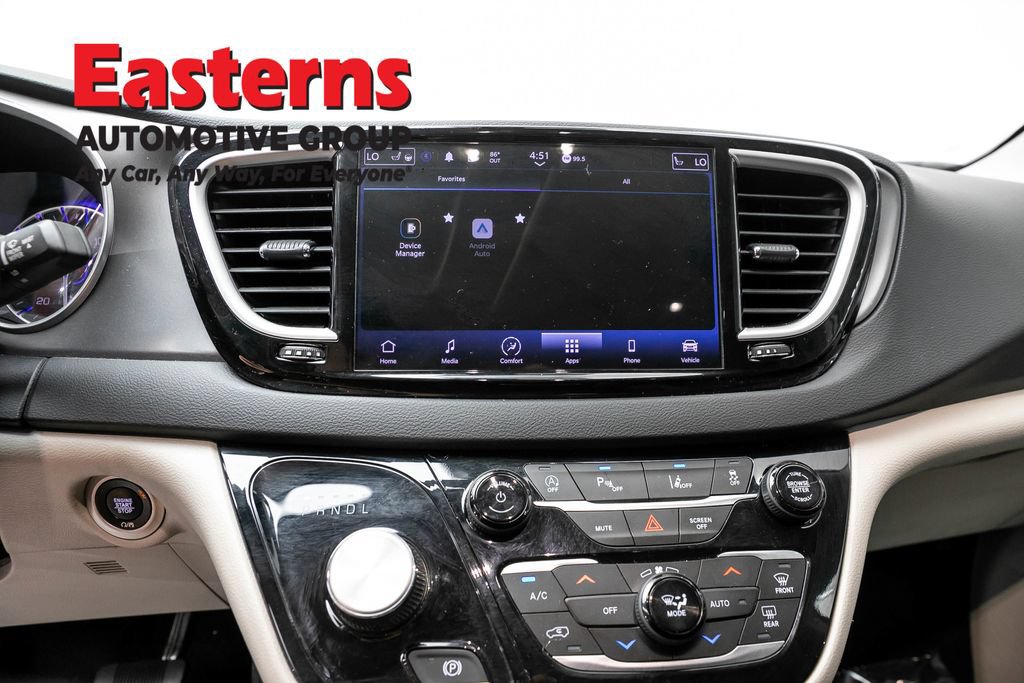Used 2023 Chrysler Pacifica Touring-L FWD image 12