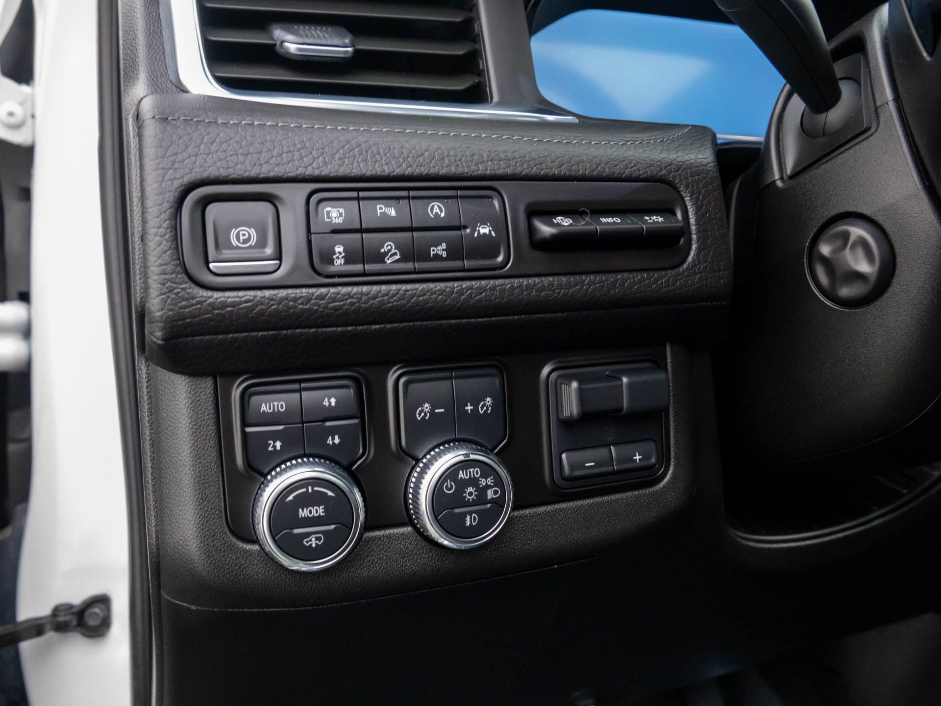 Used 2023 GMC Yukon Denali w/ Denali Reserve Package image 21