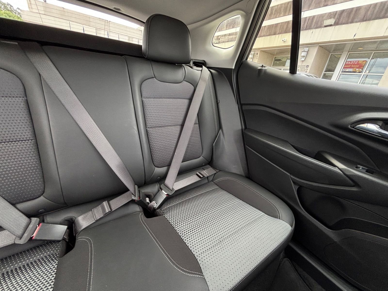 Used 2025 Chevrolet Trax LT w/ LT Convenience Package FWD image 37