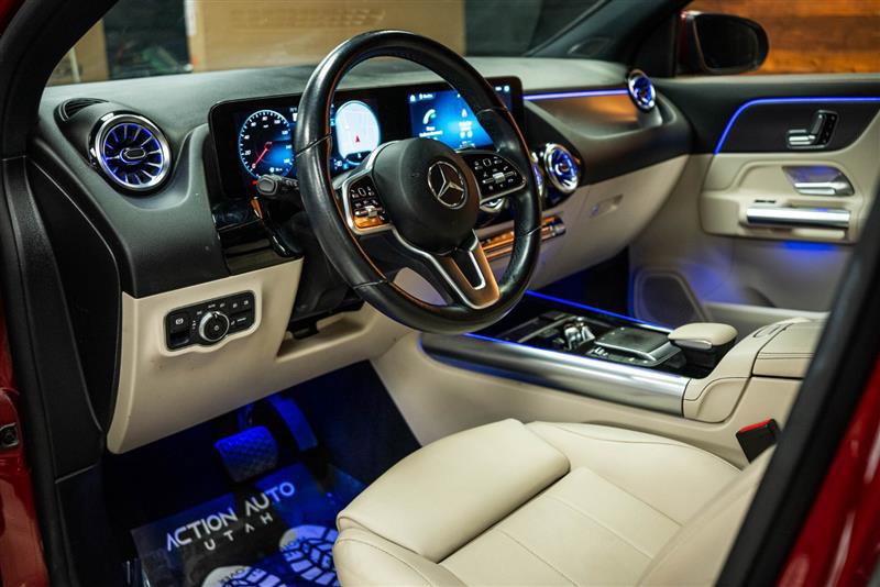 Used 2022 Mercedes-Benz GLA 250 4MATIC w/ Premium Package image 9