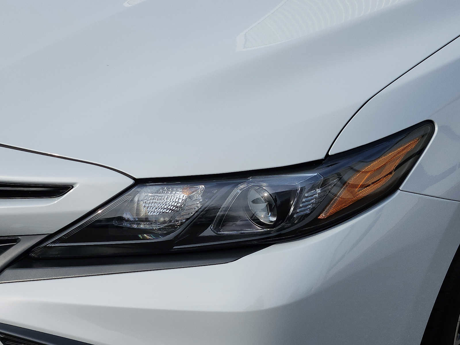 Used 2023 Toyota Camry SE w/ Cold Weather Package image 9