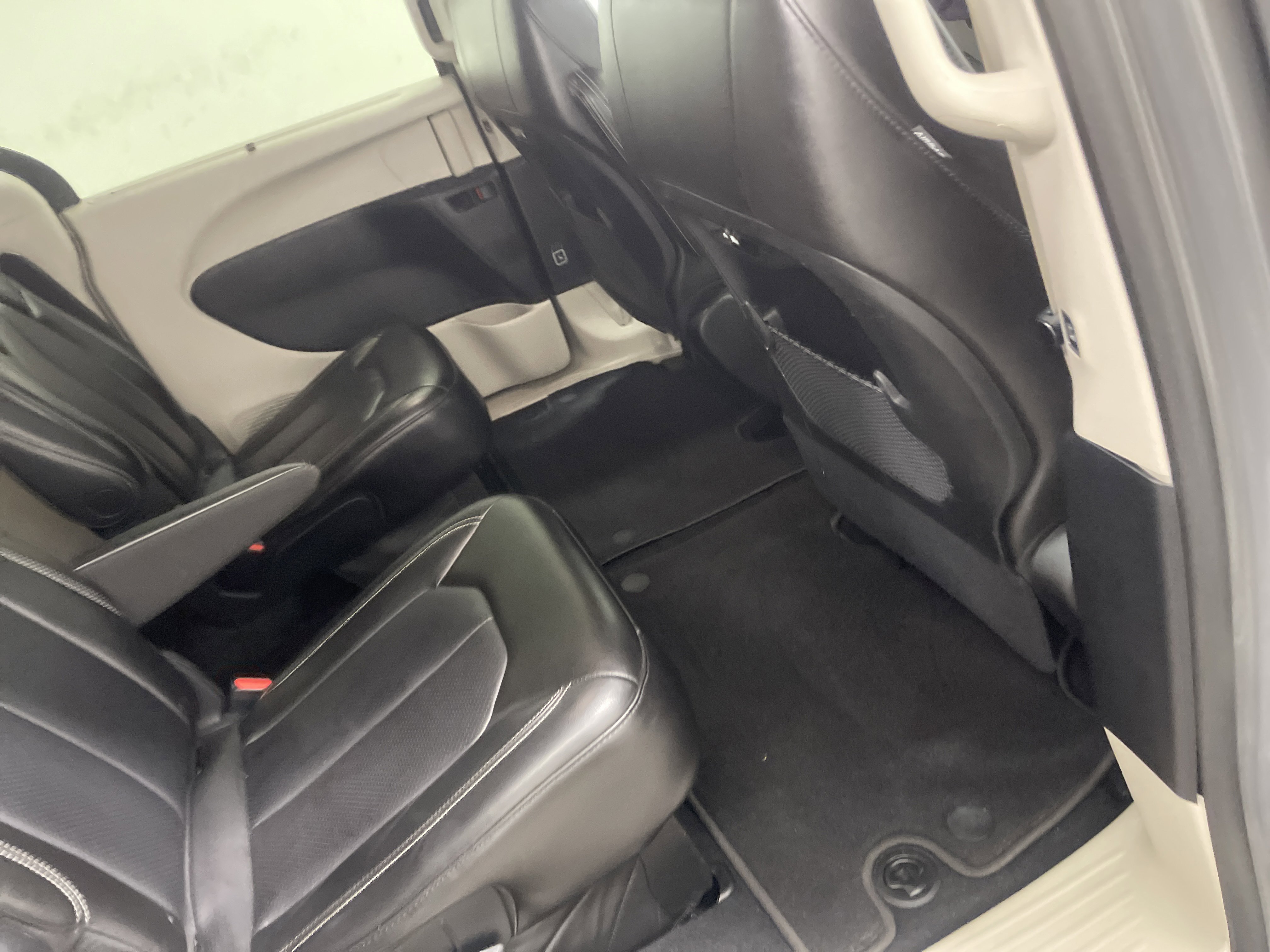 Used 2023 Chrysler Pacifica Touring-L image 19