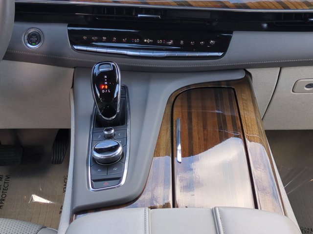Used 2024 Cadillac Escalade Premium Luxury Platinum AWD/4WD image 19