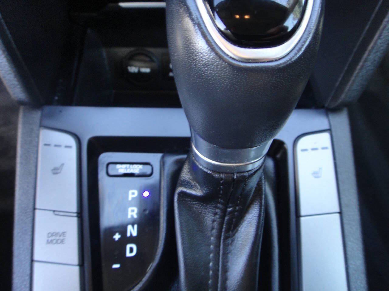 Used 2017 Hyundai Elantra Value Edition FWD image 10