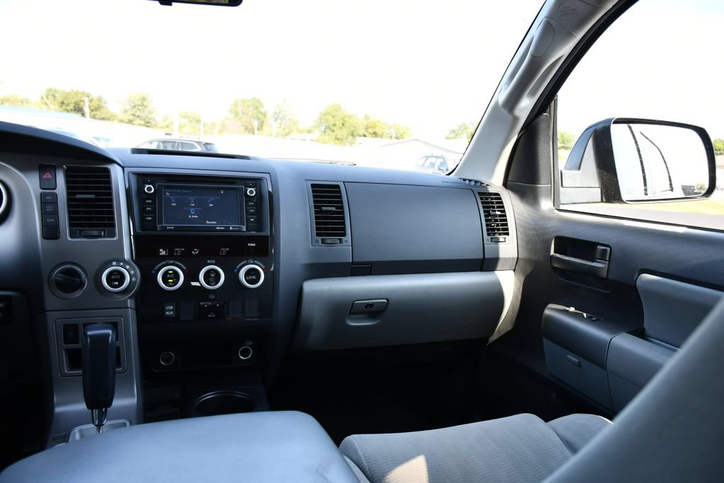 Used 2016 Toyota Sequoia SR5 AWD/4WD image 24