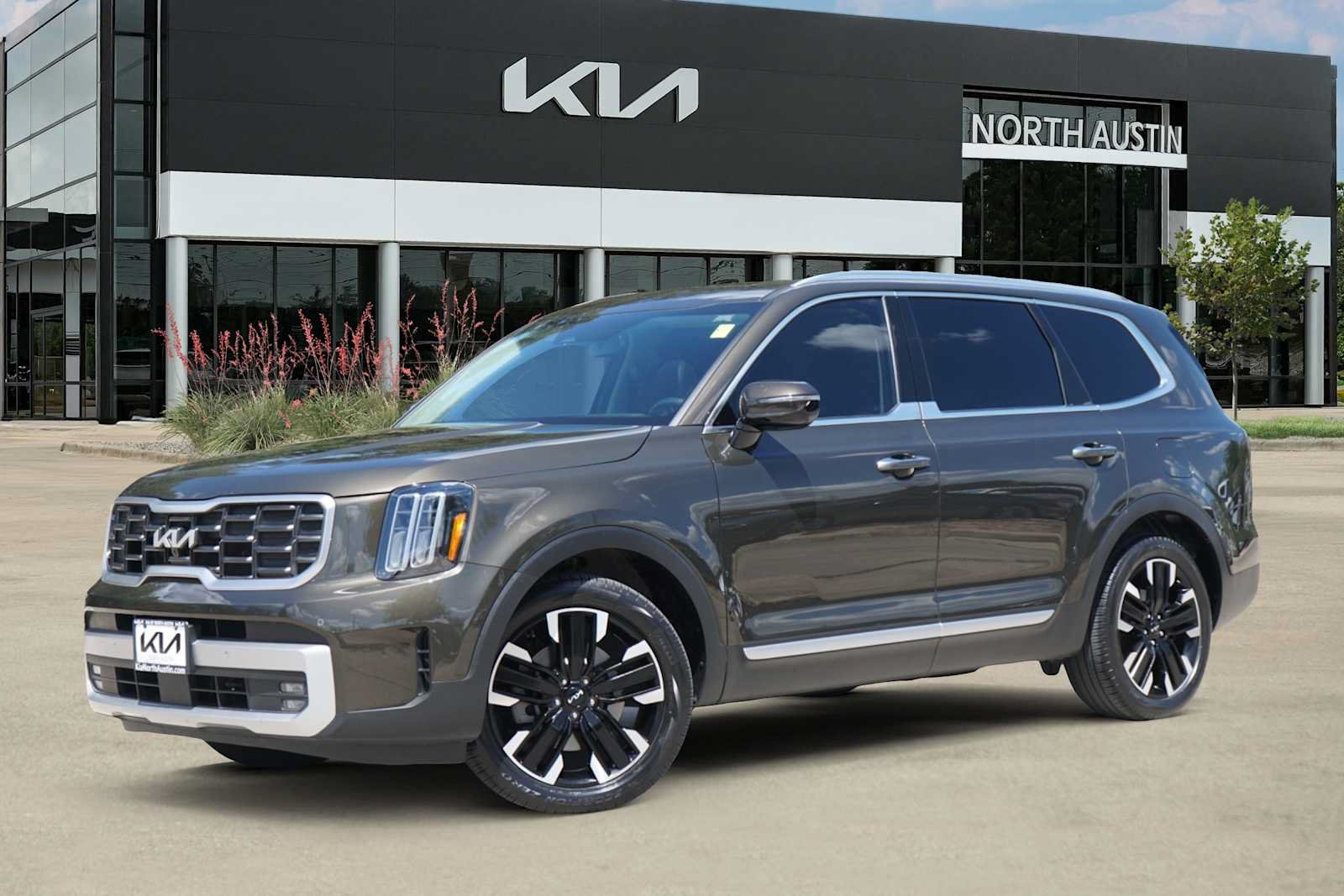 Used 2023 Kia Telluride SX FWD image 1