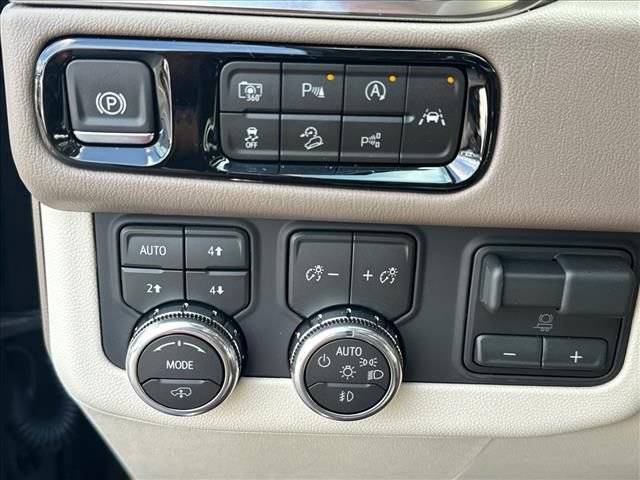 New 2026 GMC Yukon Denali w/ Denali Reserve Package AWD/4WD image 32