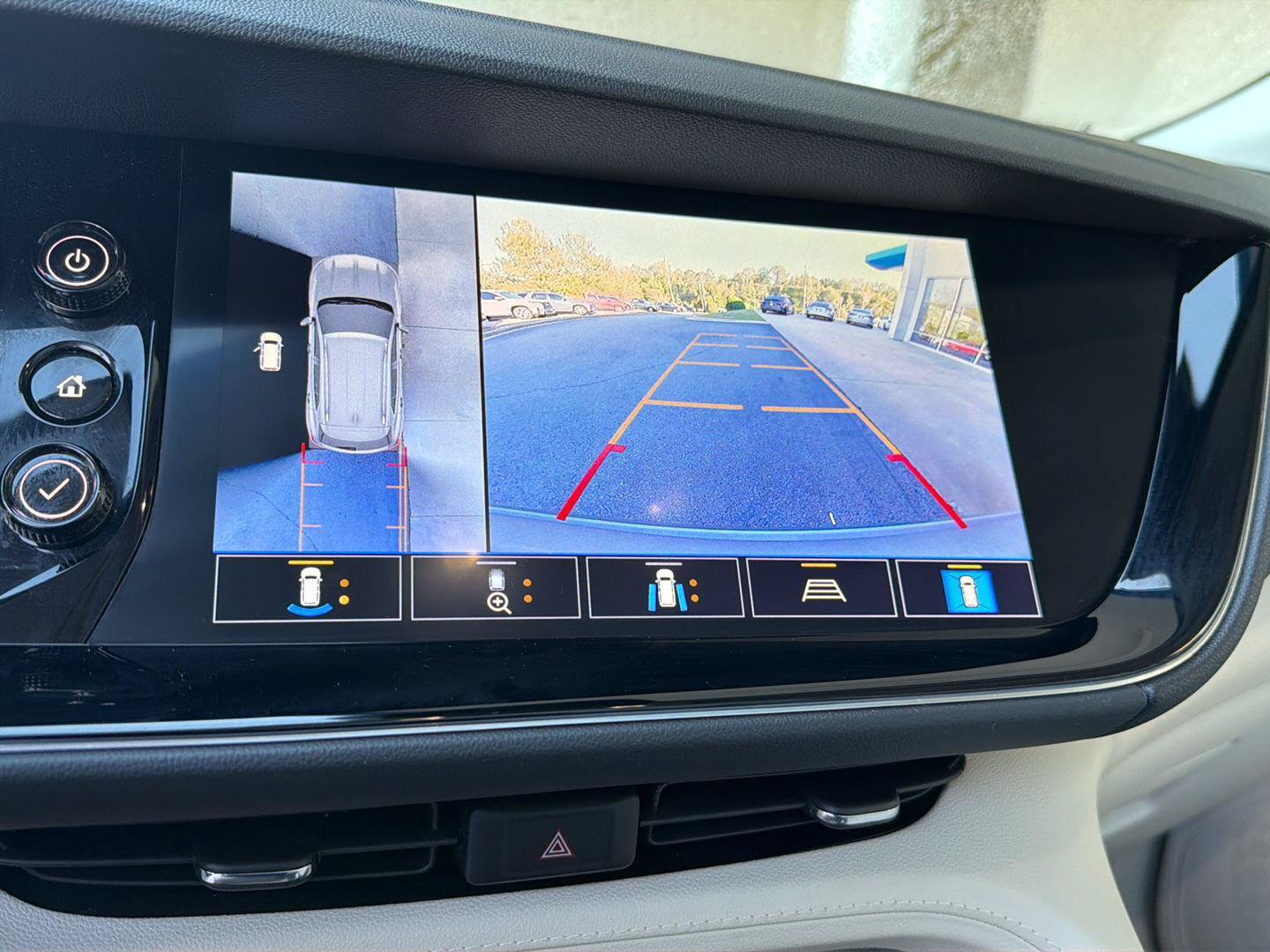Used 2022 Buick Envision Avenir w/ Technology Package II FWD image 28