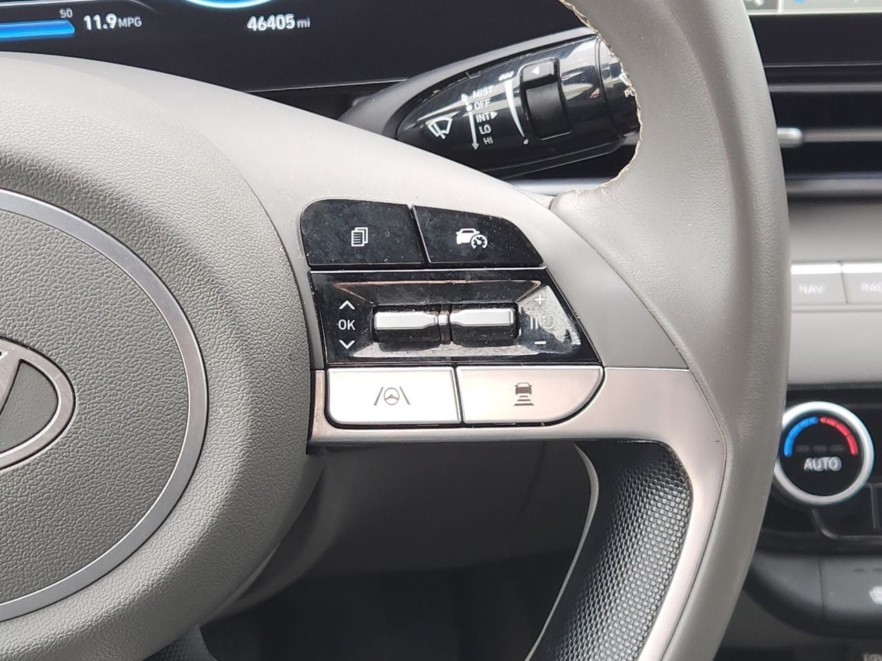 Used 2025 Hyundai Elantra SEL FWD image 26