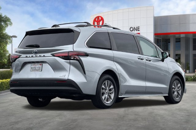 Certified 2022 Toyota Sienna LE FWD image 5