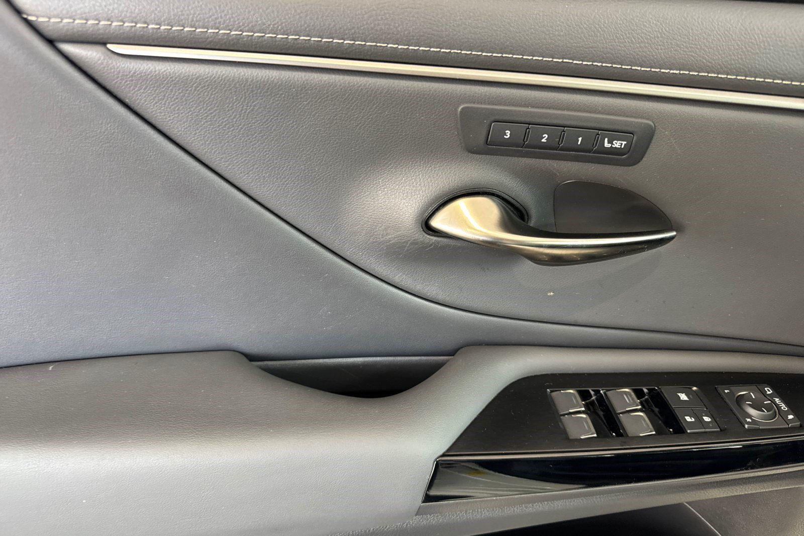 Certified 2023 Lexus ES 350 w/ Premium Package FWD image 12