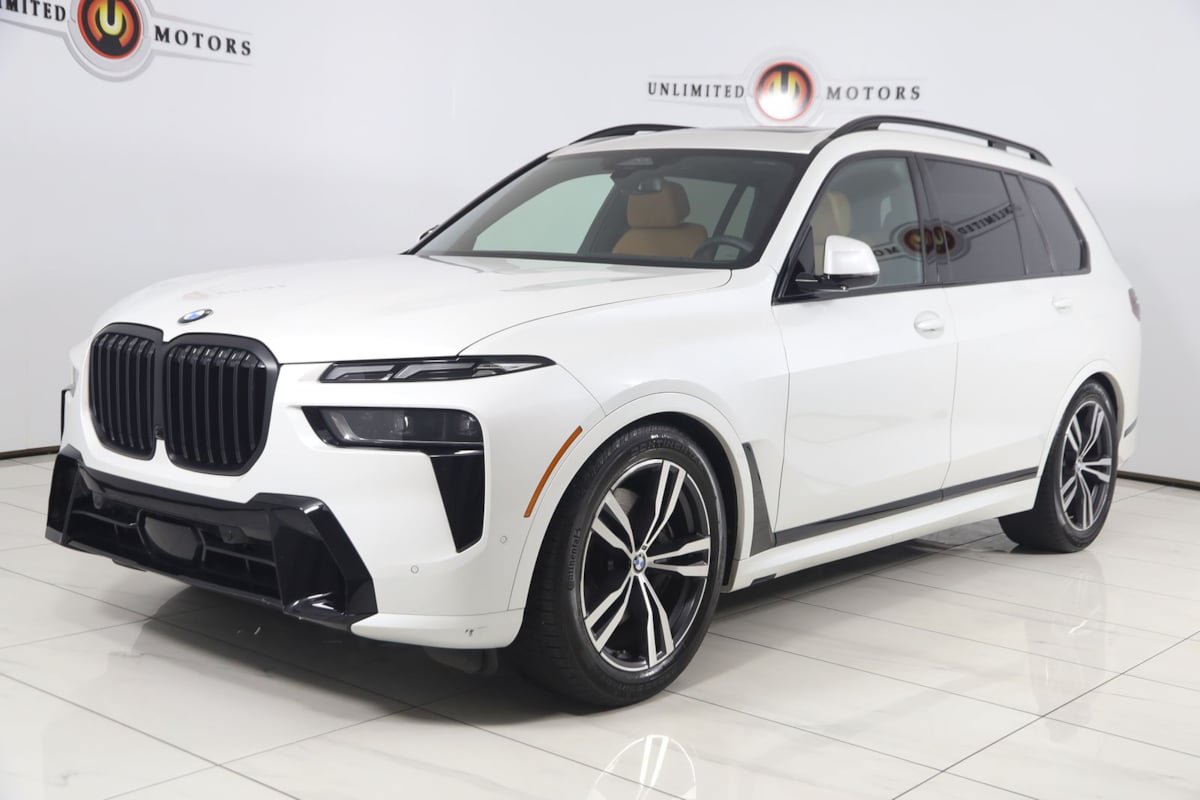 Used 2024 BMW X7 xDrive40i w/ M Sport Package AWD/4WD image 5