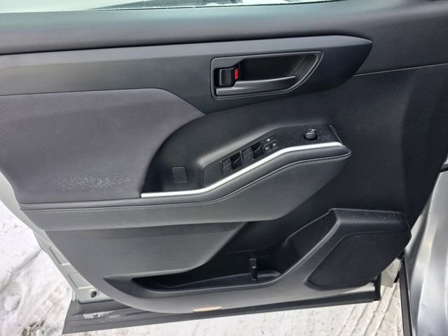 Used 2024 Toyota Highlander LE image 20