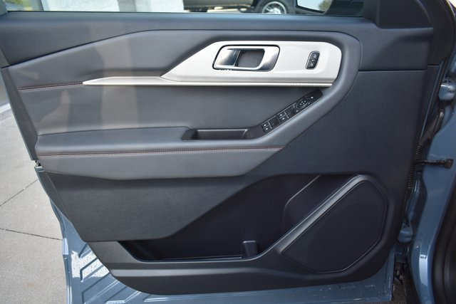 Used 2025 Ford Explorer Active image 14