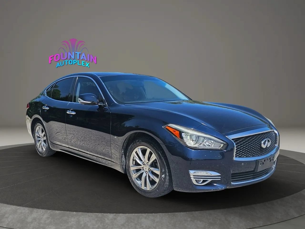 Used 2018 INFINITI Q70 Luxe RWD image 8