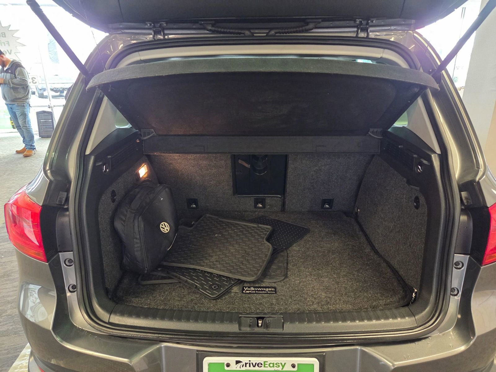 Used 2016 Volkswagen Tiguan SEL image 46